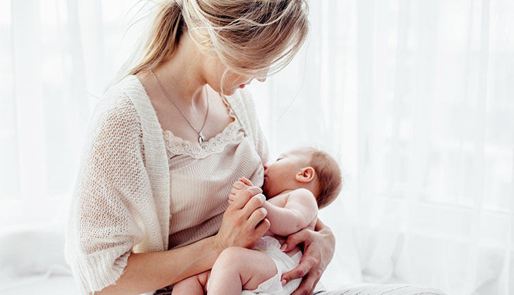 شیر دادن به نوزاد، بایدها و نبایدها و روش شیرخوردن نوزاد